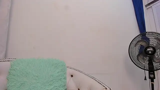 BlowMommy  online show from 18, 3, 2025