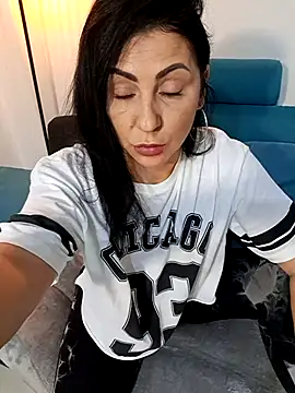 Snapshot of charrlote_love chatting on 8, 11, 2025 charrlote love online show from 8, 11, 2025