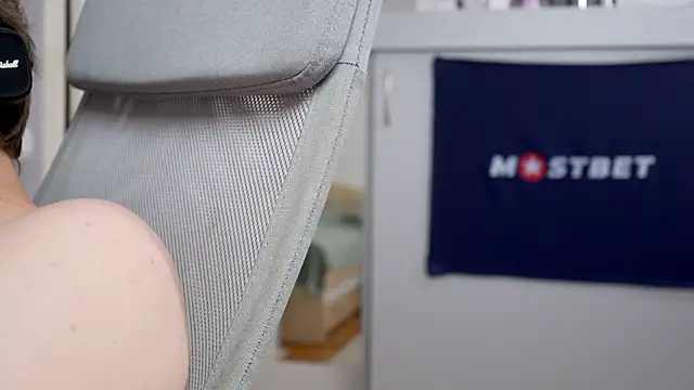 foxeslovefoxes online show from 20, 12, 2024