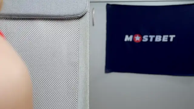 foxeslovefoxes online show from 12, 1, 2025