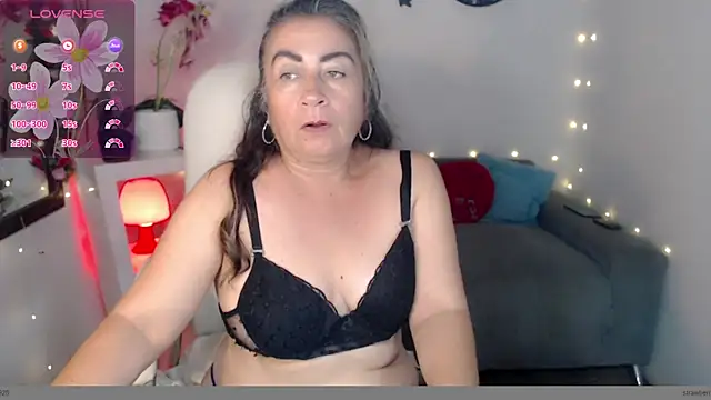 Snapshot of stepmother_105 chatting on 30, 12, 2024 stepmother 105 online show from 30, 12, 2024