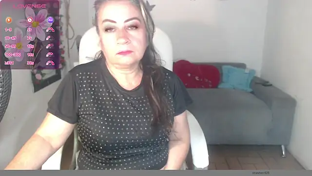 Snapshot of stepmother_105 chatting on 14, 1, 2025 stepmother 105 online show from 14, 1, 2025