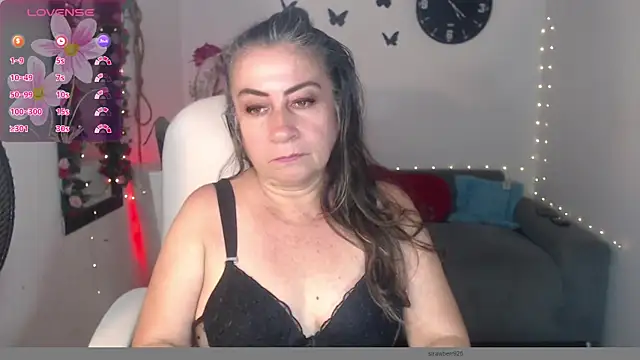Snapshot of stepmother_105 chatting on 14, 1, 2025 stepmother 105 online show from 14, 1, 2025