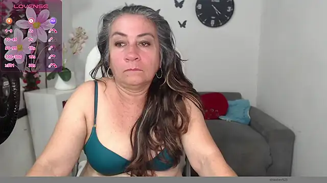 Snapshot of stepmother_105 chatting on 11, 3, 2025 stepmother 105 online show from 11, 3, 2025