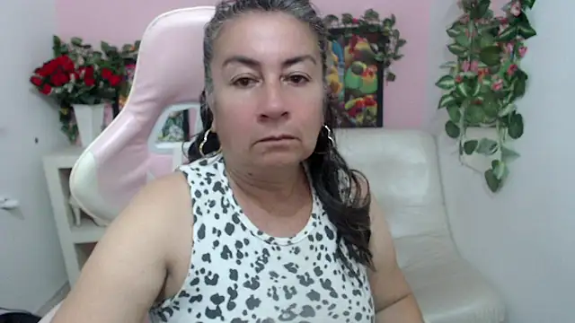 Snapshot of stepmother_105 chatting on 17, 9, 2025 stepmother 105 online show from 17, 9, 2025