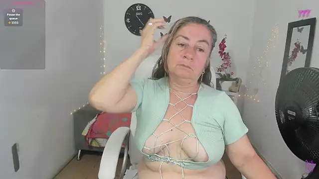 Snapshot of stepmother_105 chatting on 30, 5, 2026 stepmother 105 online show from 30, 5, 2026