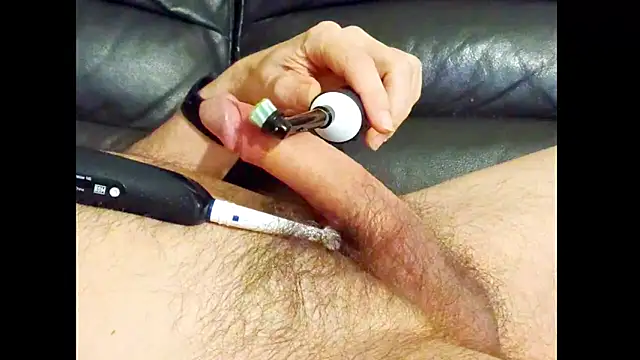 hairyuncut00 online show from 16, 4, 2026