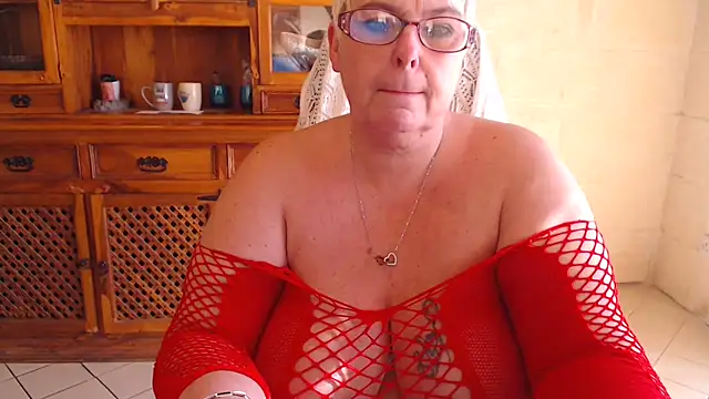 MISS LINDAH online show from 4, 2, 2025