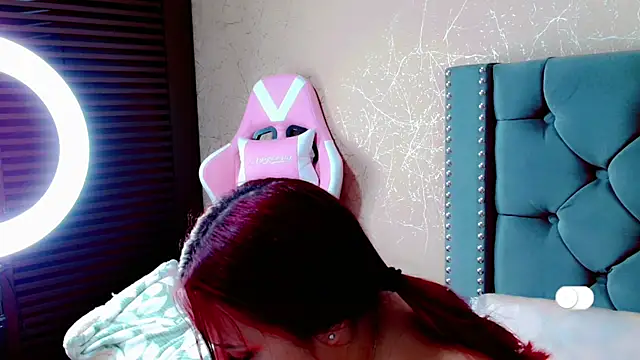 Imannejulienne online show from 14, 1, 2025