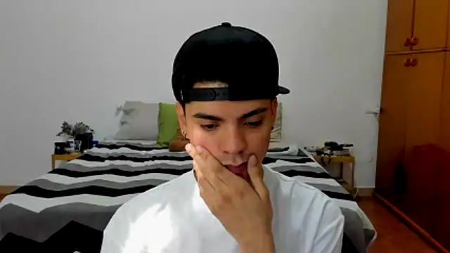 Snapshot of dylancrugerx chatting on 2, 5, 2026 dylancrugerx online show from 2, 5, 2026