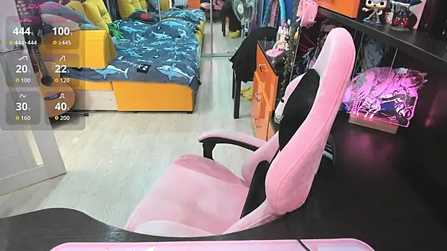 Softie Sofy online show from 15, 10, 2025