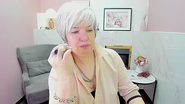 Snapshot of CarmenSoft chatting on 8, 1, 2025 CarmenSoft online show from 8, 1, 2025