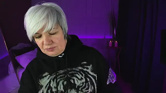 Snapshot of CarmenSoft chatting on 1, 2, 2025 CarmenSoft online show from 1, 2, 2025