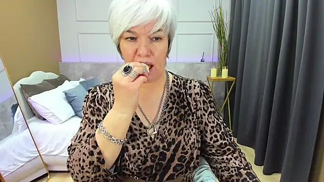 Snapshot of CarmenSoft chatting on 2, 2, 2025 CarmenSoft online show from 2, 2, 2025