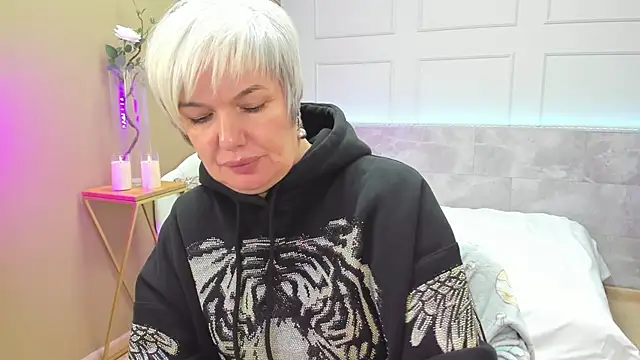 Snapshot of CarmenSoft chatting on 2, 10, 2025 CarmenSoft online show from 2, 10, 2025