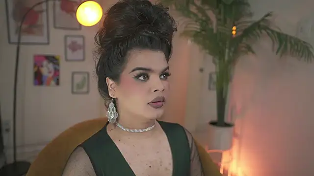 Snapshot of artechloe chatting on 23, 11, 2025 artechloe online show from 23, 11, 2025