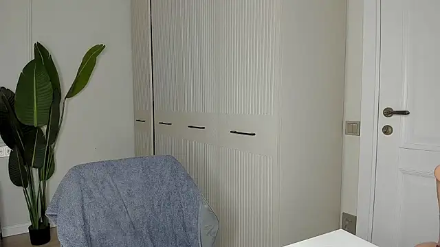 Snapshot of xx_leila chatting on 8, 10, 2025 xx leila online show from 8, 10, 2025