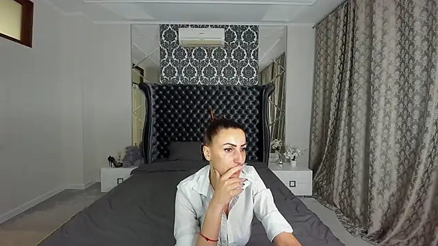 Rebecca Diamond online show from 6, 10, 2025