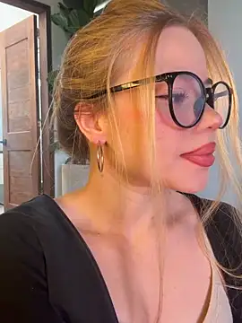 curchez  online show from 31, 3, 2026