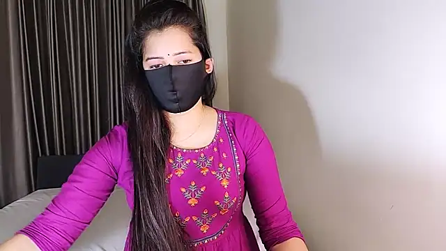 YourLovelyQueen online show from 9, 3, 2025