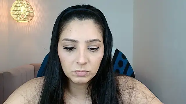 Snapshot of YummyAnna_ chatting on 8, 4, 2026 YummyAnna online show from 8, 4, 2026