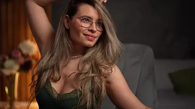 BrandyWhite online show from 15, 12, 2025