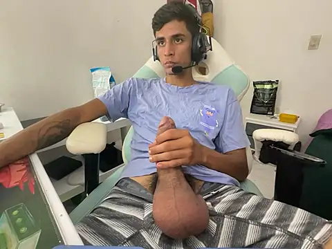 Snapshot of Max_TheHorseDick chatting on 11, 12, 2024 Max TheHorseDick online show from 11, 12, 2024