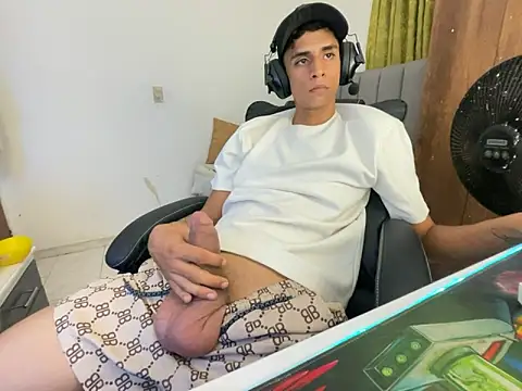 Snapshot of Max_TheHorseDick chatting on 2, 1, 2025 Max TheHorseDick online show from 2, 1, 2025