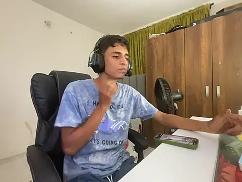 Snapshot of Max_TheHorseDick chatting on 25, 1, 2025 Max TheHorseDick online show from 25, 1, 2025