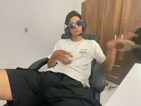 Snapshot of Max_TheHorseDick chatting on 8, 2, 2025 Max TheHorseDick online show from 8, 2, 2025