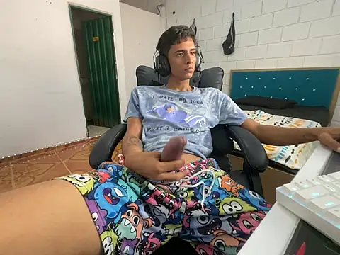 Snapshot of Max_TheHorseDick chatting on 10, 3, 2025 Max TheHorseDick online show from 10, 3, 2025