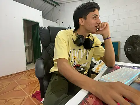 Snapshot of Max_TheHorseDick chatting on 20, 3, 2025 Max TheHorseDick online show from 20, 3, 2025