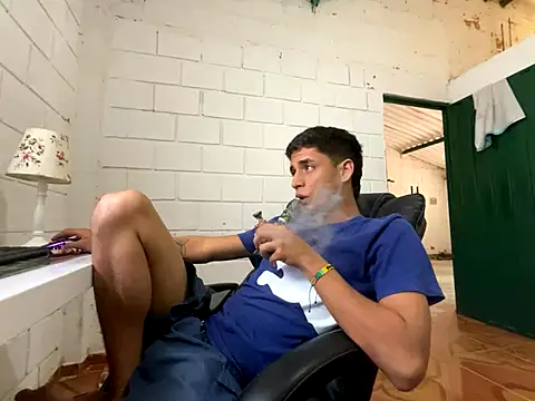 Snapshot of Max_TheHorseDick chatting on 24, 11, 2025 Max TheHorseDick online show from 24, 11, 2025