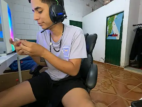 Max TheHorseDick online show from 16, 4, 2026