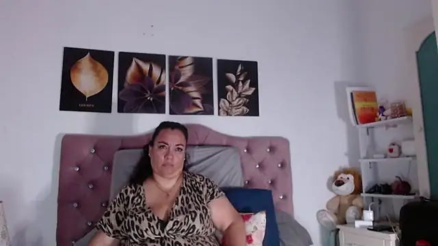 Snapshot of -helen chatting on 24, 9, 2025 -helen online show from 24, 9, 2025