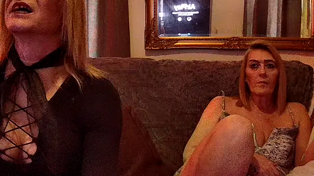 COUPLE4VOYEUR01 online show from 4, 4, 2026