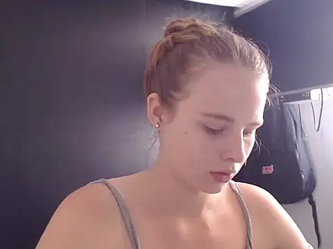 Snapshot of HellenMiyer1111 chatting on 7, 1, 2025 HellenMiyer1111 online show from 7, 1, 2025