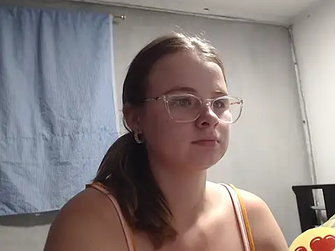 Snapshot of HellenMiyer1111 chatting on 3, 2, 2025 HellenMiyer1111 online show from 3, 2, 2025