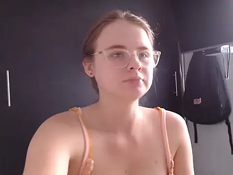 Snapshot of HellenMiyer1111 chatting on 6, 2, 2025 HellenMiyer1111 online show from 6, 2, 2025
