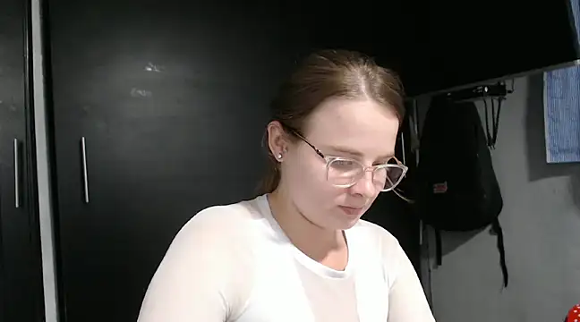 Snapshot of HellenMiyer1111 chatting on 28, 2, 2025 HellenMiyer1111 online show from 28, 2, 2025