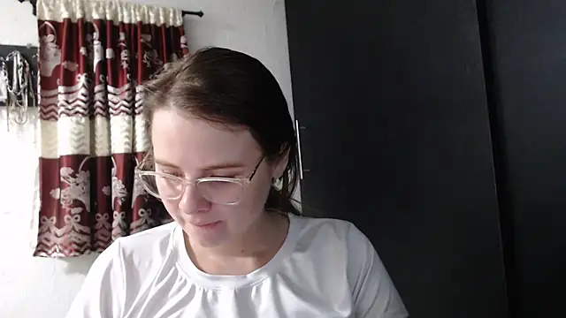 Snapshot of HellenMiyer1111 chatting on 4, 10, 2025 HellenMiyer1111 online show from 4, 10, 2025