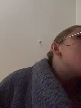 Demure Whore online show from 27, 10, 2025