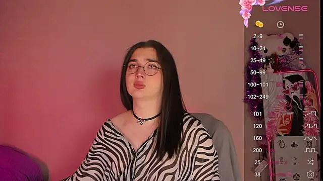 YsabellViveris online show from 8, 1, 2025