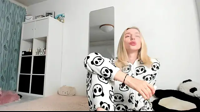 KenzieDawton online show from 19, 2, 2025