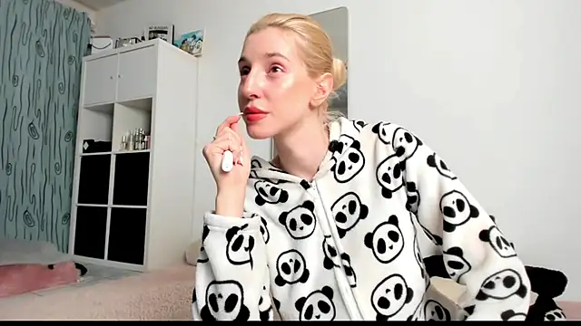 KenzieDawton online show from 9, 3, 2025