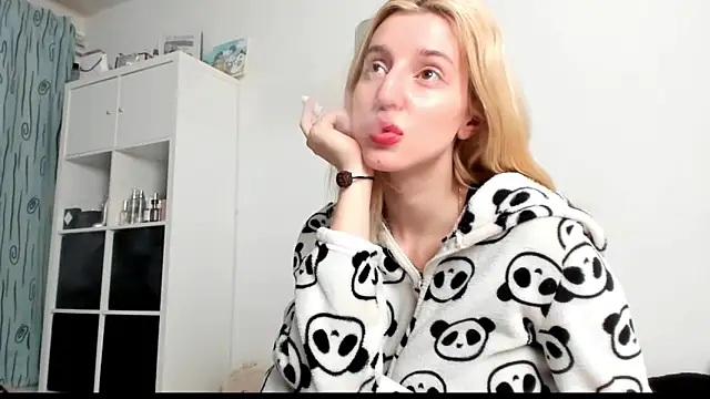 KenzieDawton online show from 23, 3, 2025