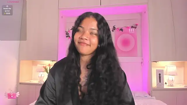 SophiaaStone online show from 4, 2, 2025