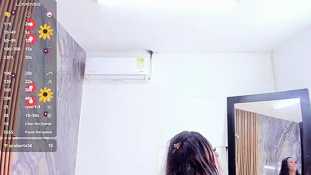 Snapshot of LauraSaenz01 chatting on 3, 2, 2026 LauraSaenz01 online show from 3, 2, 2026