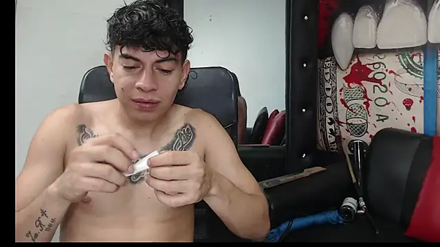 Snapshot of Strongernastyx chatting on 7, 12, 2024 Strongernastyx online show from 7, 12, 2024