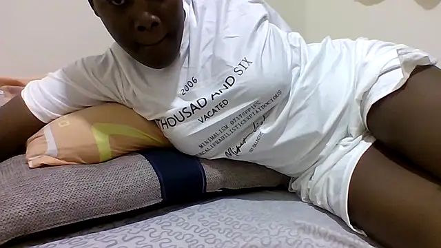 Snapshot of sweetelle09 chatting on 12, 6, 2026 sweetelle09 online show from 12, 6, 2026